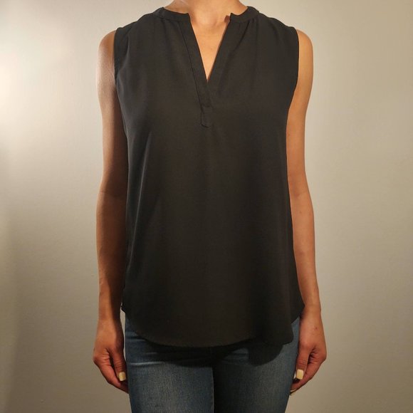Ro & De Black V-Neck Sleeveless Top - Picture 1 of 7